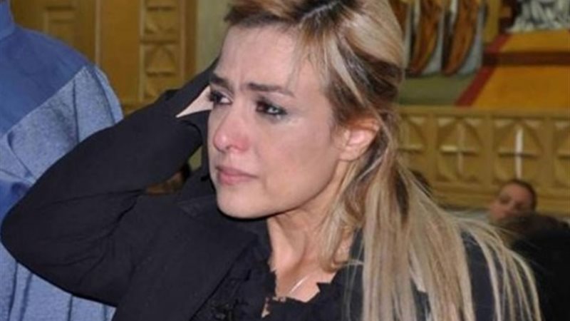 الفنانة سيمون