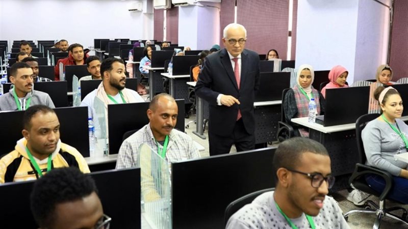 وزير التعليم يتفقد اختبارات المعلمين