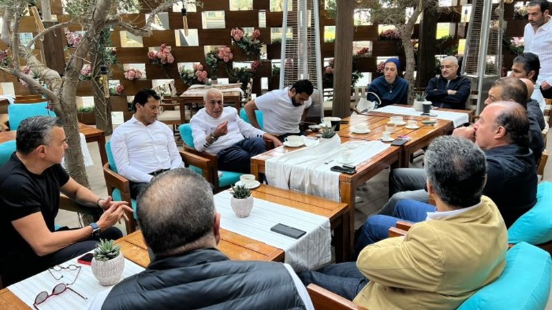 صورة من الجلسة