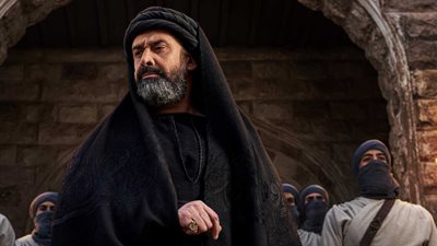 ناقد فني يشيد بمسلسل الحشاشين: ينتظره الجميع كأنه مباراة بين الأهلي والزمالك