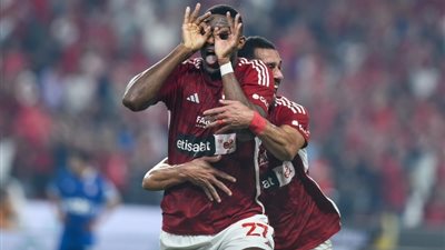 في الدقيقة 3، موديست يسجل الأول للأحمر بمرمى البنك الأهلي (فيديو)