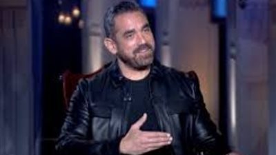 أمير كرارة ينهار من البكاء بسبب صورة لوالده: «مقدرش أمسك نفسي»