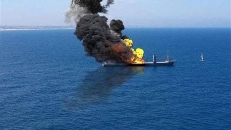 إصابة سفينة في البحر الأحمر بعد استهدافها بصاروخ باليستي