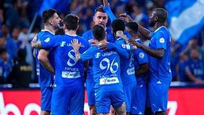 الهلال يُسقط ضمك «طارق حامد» بثنائية ويُعزز صدارته للدوري السعودي