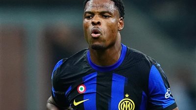دومفريس يقود تشكيل إنتر ميلان المتوقع لمواجهة نابولي في الدوري الإيطالي