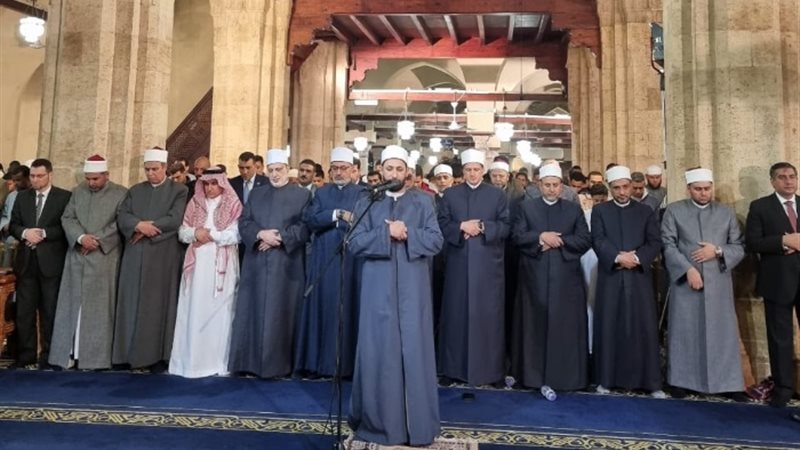 آلاف المصلين بالجامع الأزهر