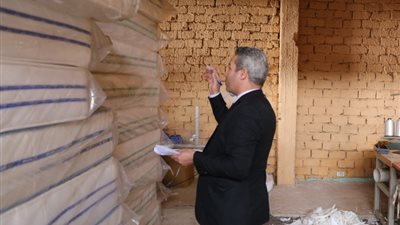 «حماية المستهلك» يضبط ورشا غير مرخصة لتصنيع المراتب المقلدة بالمنوفية