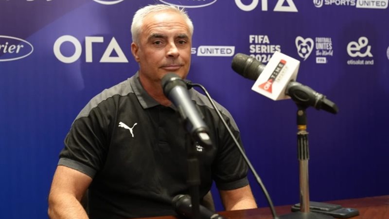 دارين بازيلي مدرب نيوزلندا
