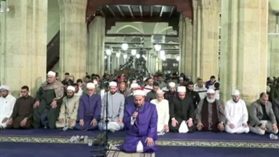 بروايات حفص وقالون وورش.. الآلاف يصلون العشاء والتراويح بالأزهر