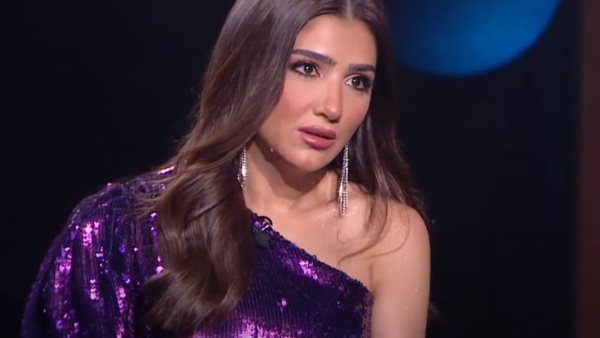 الفنانة مي عمر