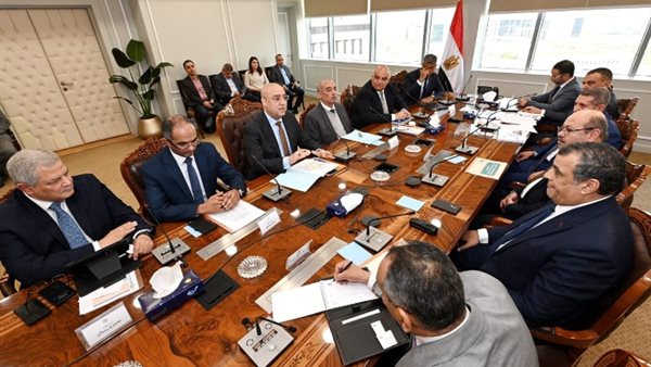 خلال اجتماع وزير