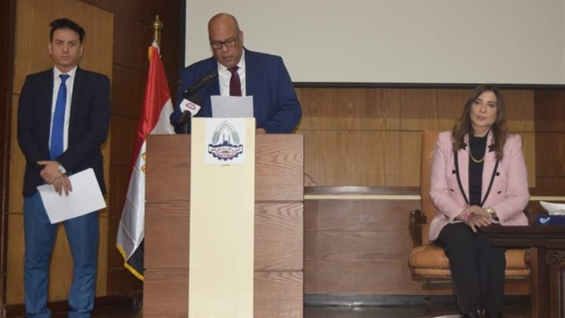 العشري خلال اللقاء