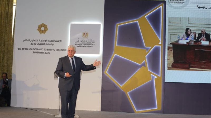 الدكتور ايمن عاشور