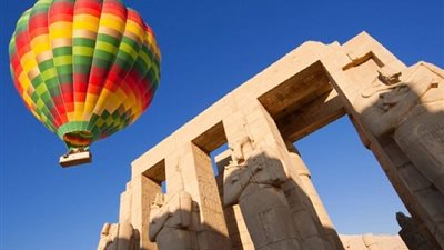 فرصة لمشاهدة آثار مدينة الأقصر من ارتفاع 1500 قدم (تفاصيل)