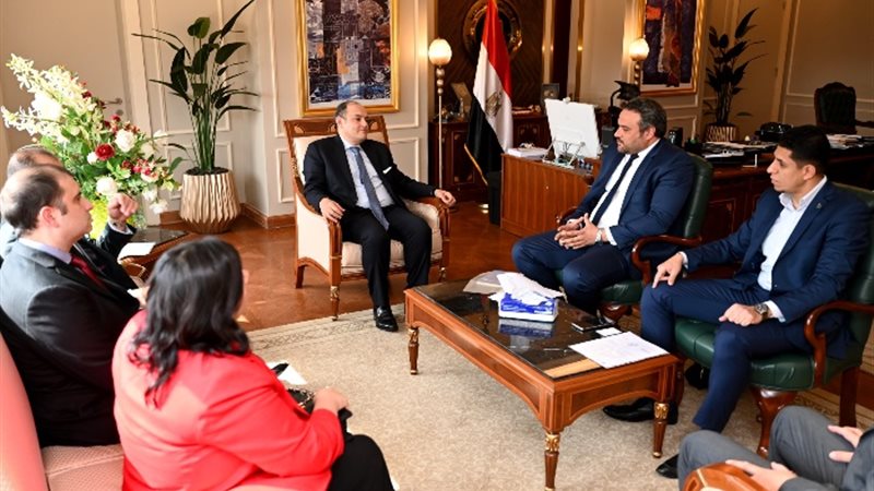 لقاء وزير التجارة والصناعة مع وفد شركة هيات ايجيبت