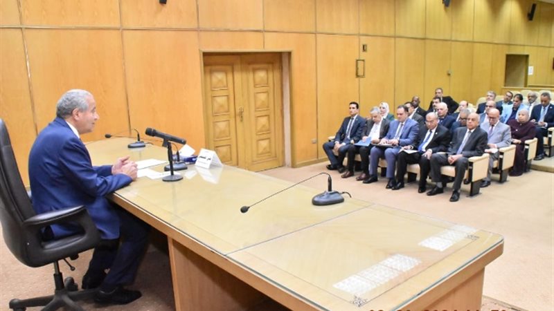 وزير التموين خلال اللقاء اليوم
