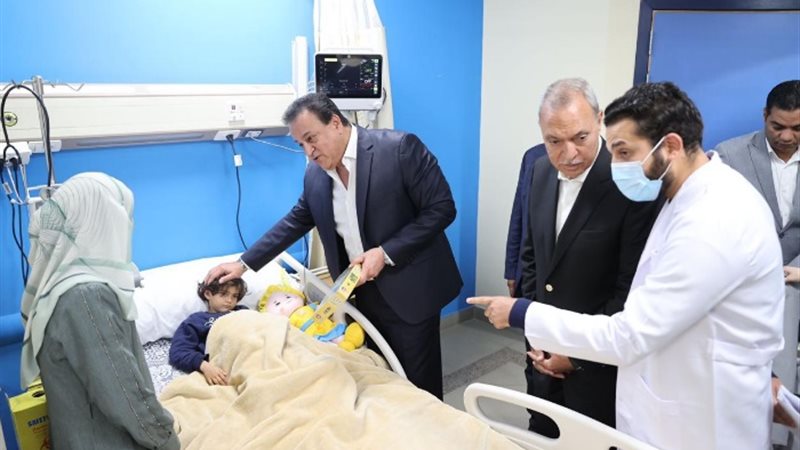 وزير الصحة يتفقد مجمع الرعايات