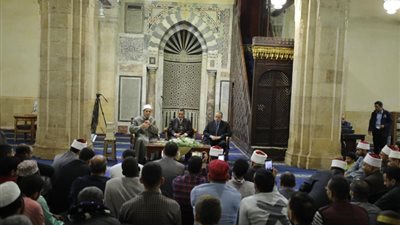 ملتقى الأزهر للقضايا الإسلامية: من لم يشكر الوالدين لم يشكر الله