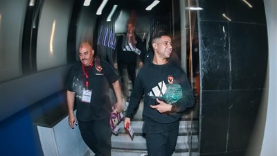 وصول لاعبي الأهلي إلى استاد القاهرة الدولي لمواجهة سيمبا «صور»