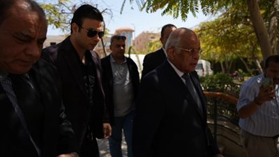 بدء صلاة جنازة أحمد فتحي سرور رئيس مجلس الشعب الأسبق بحضور رموز المجتمع