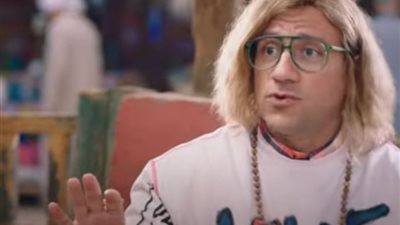 مسلسل الكبير أوي 8 الحلقة 27، جوني يحاول تأجير غرفته للسياح