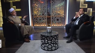 أستاذ تفسير عن حديث المرأة غير عاقلة: قول غير معتبر ويجب إخفاؤه عن العامة