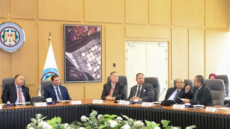 لقاء اليوم مع وزير المالية