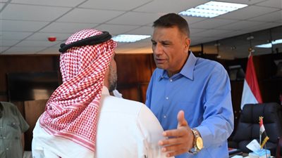محافظ جنوب سيناء يلتقي مشايخ عدد من عواقل نويبع لبحث مطالب المواطنين