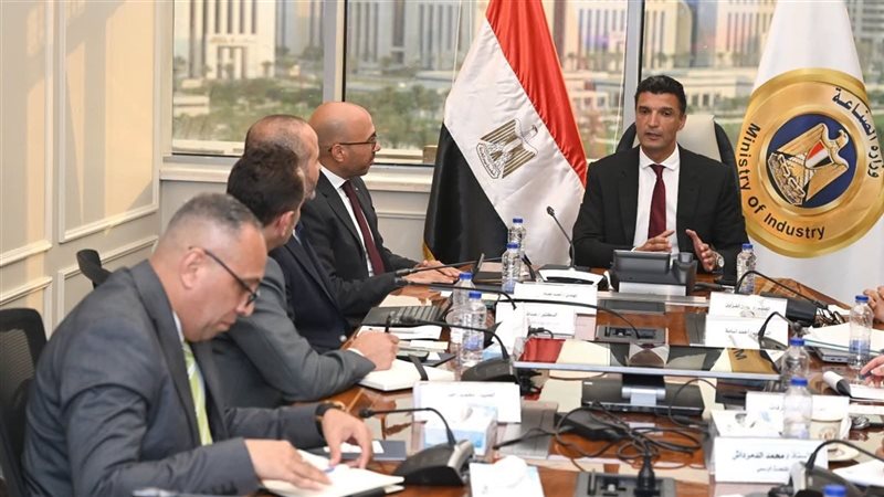 وزير الصناعة 