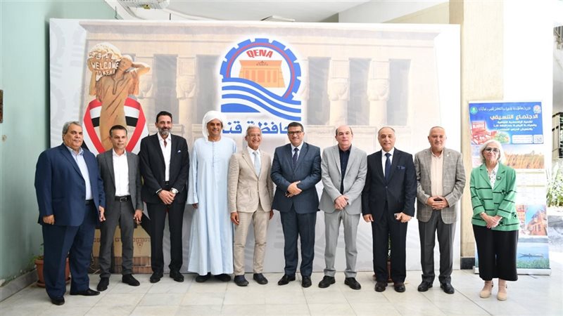 محافظ قنا ووزير الثقافه الأسبق
