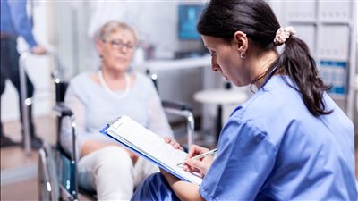الصحة: تسليم نوبتجية التمريض خطوة أساسية لضمان سلامة المريض