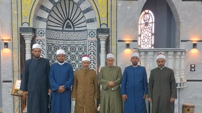 بعض المشاركين في القوافل الدعوية 