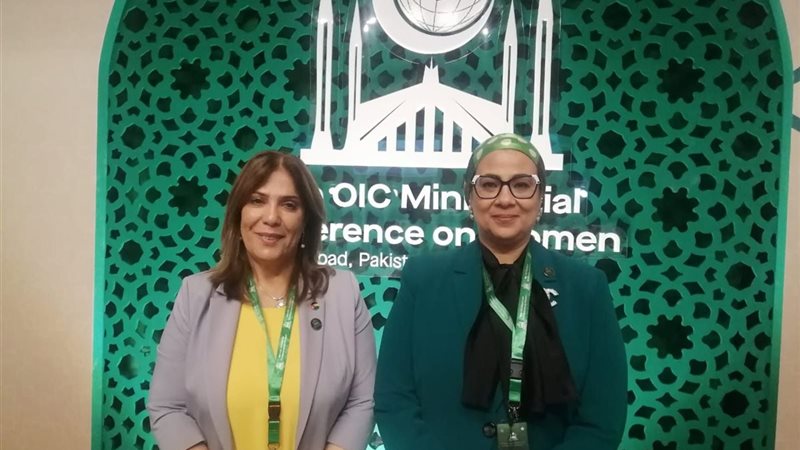  المستشارة أمل عمار والسيدة منى خليل