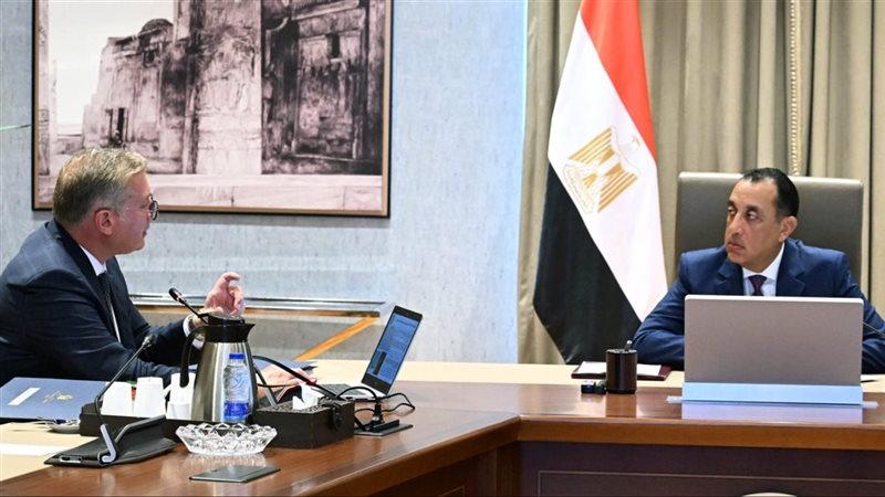 رئيس الوزراء ووزير البترول 