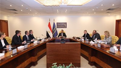 وزير الاتصالات والبنك الدولي يعززان التعاون لتسريع التحول الرقمي والذكاء الاصطناعي بمصر