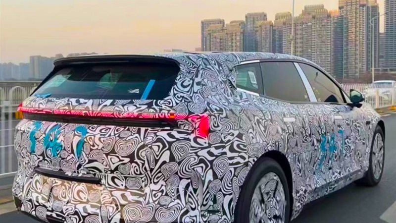 بولستار تكشف أول ملامح 4 SUV الجديدة بقوة 536 حصانًا