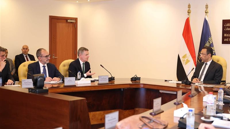 وزير الاتصالات يبحث مع البنك الدولي تعزيز التعاون 