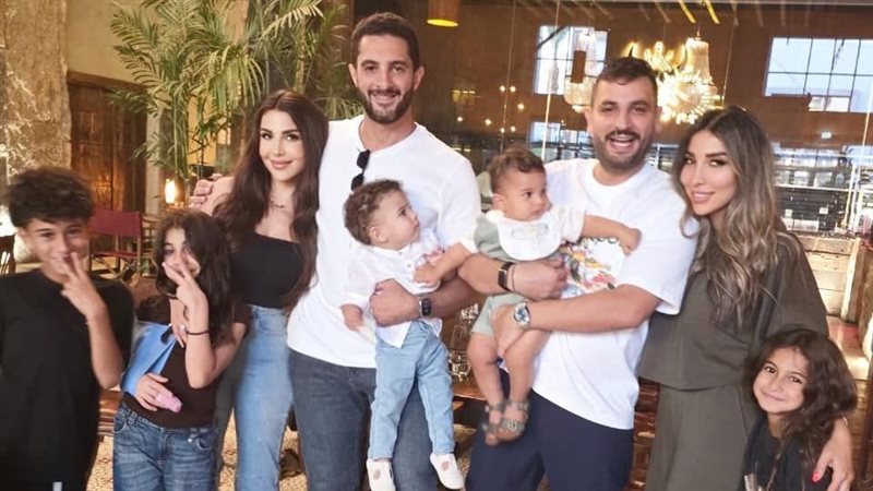 أميرة بدر مع زوجها في صورة عائلية