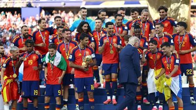  ترامب يرقص على منصة التتويج بعد تتويج إسبانيا بمونديال 2026