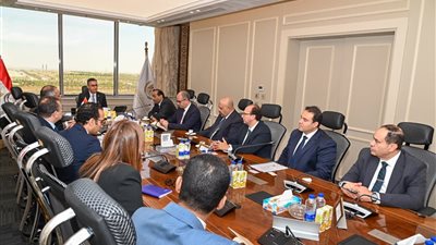 «التموين» و«المصرية للاتصالات» تبحثان تنفيذ مشروعات التحول الرقمي وتطوير منظومات الدعم والخبز