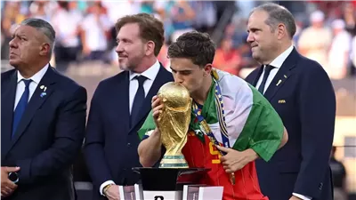  لماذا احتفل لاعبو إسبانيا بأعلام مختلفة بعد التتويج بكأس العالم 2026؟