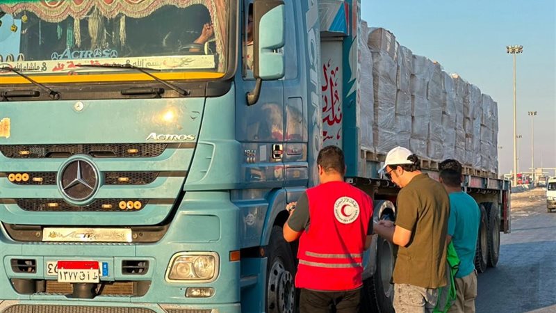 الهلال الأحمر المصري يدعم الفلسطينيين
