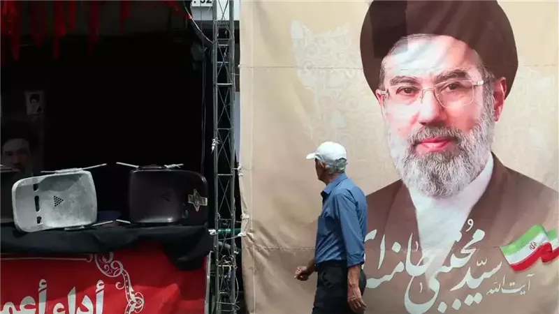جدارية لمجتبى خامنئي في طهران