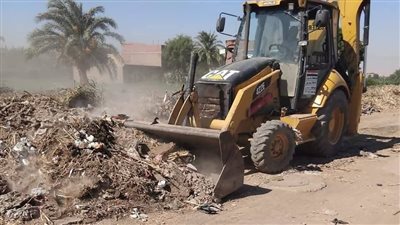 استجابة لشكاوى المواطنين.. إعادة فتح طريق نجع عمار بعد رفع مخلفات التطهير 