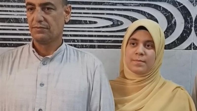  الطالبة حبيبة رضا جعبوبة ووالدها