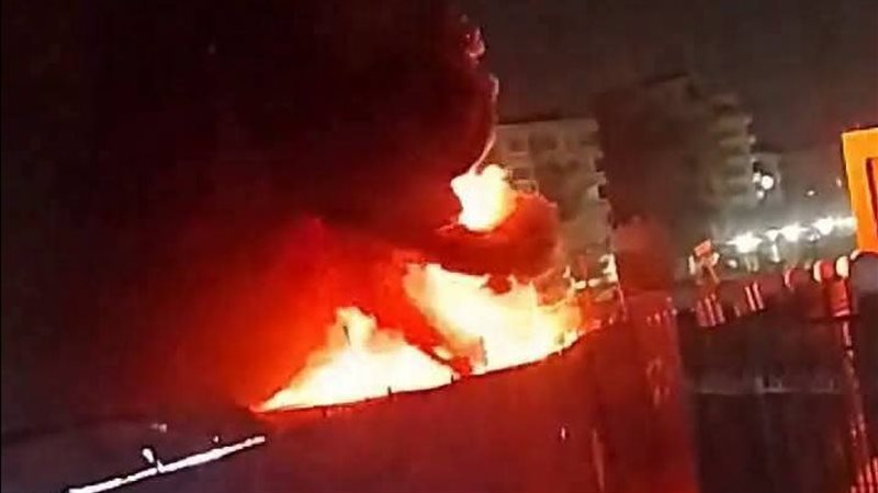 لحظة اشتعال النيران 