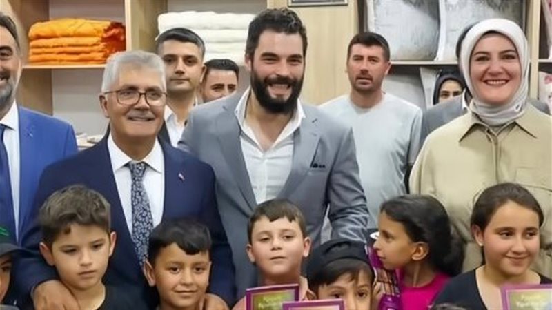 النجم التركي أكين أكينوزو