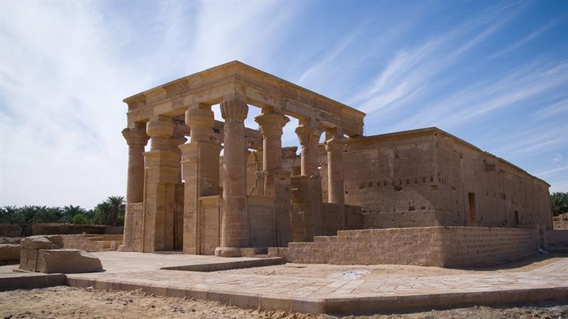 مشروع ترميم معبد هيبس بمدينة الخارجة