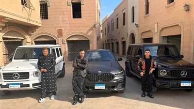سيارات عمر كمال وحسن شاكوش وحمو بيكا تشعل السوشيال ميديا