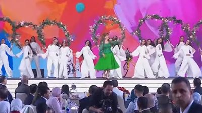 صفاء أبو السعود: أول مرة أغني «أهلًا بالعيد» على المسرح، والرئيس يرد: كتر خيرك